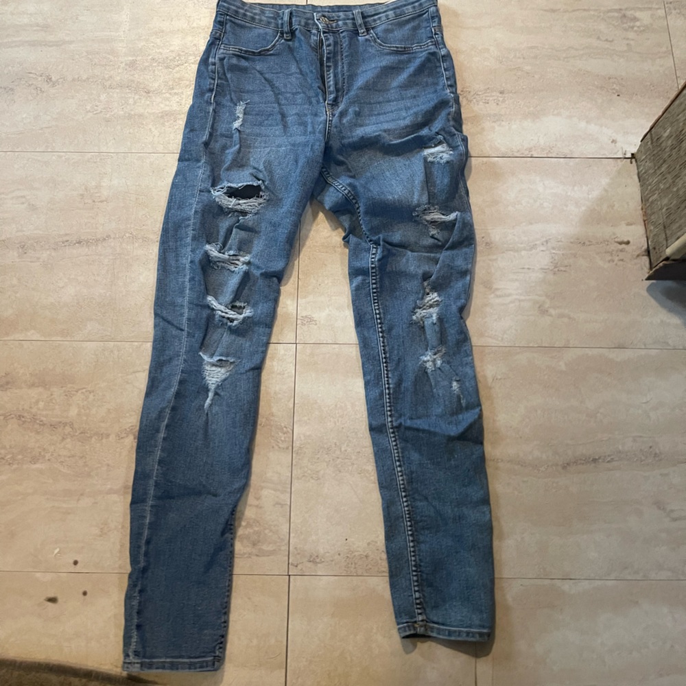 GIRLS ripped jeans